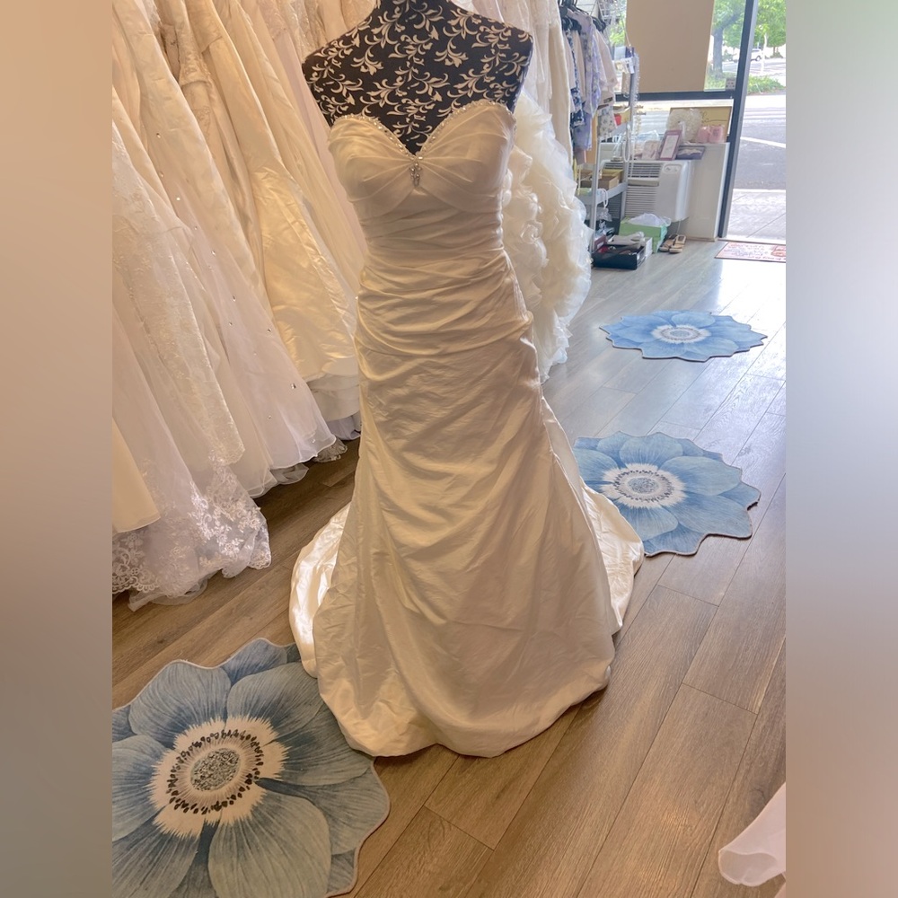 Lana Bisset Wedding Dress